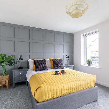 Modern Four Bedroom Four Bathroom Home Cheltenham Esterno foto