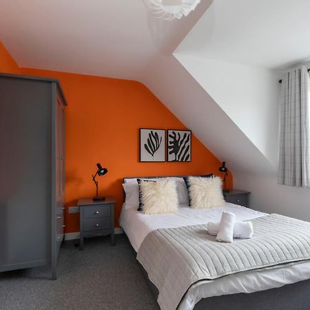 Modern Four Bedroom Four Bathroom Home Cheltenham Esterno foto