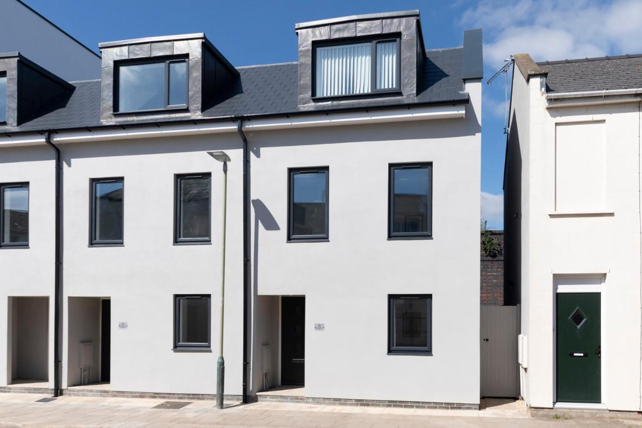 Modern Four Bedroom Four Bathroom Home Cheltenham Esterno foto
