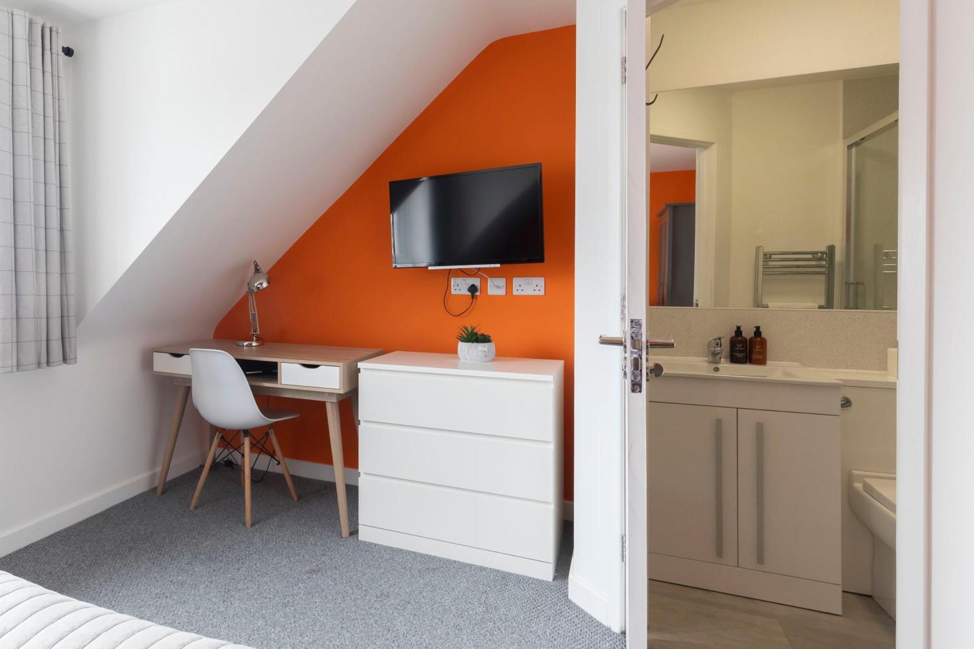 Modern Four Bedroom Four Bathroom Home Cheltenham Esterno foto