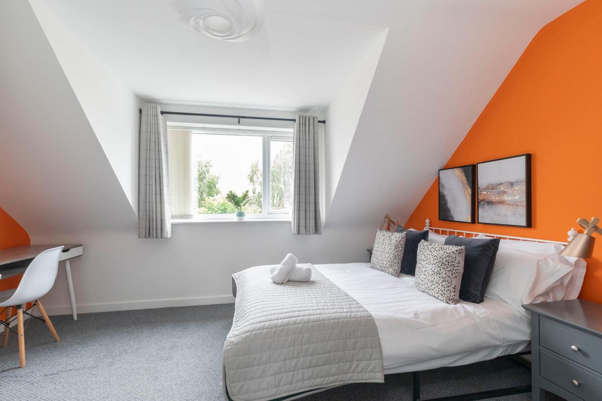 Modern Four Bedroom Four Bathroom Home Cheltenham Esterno foto