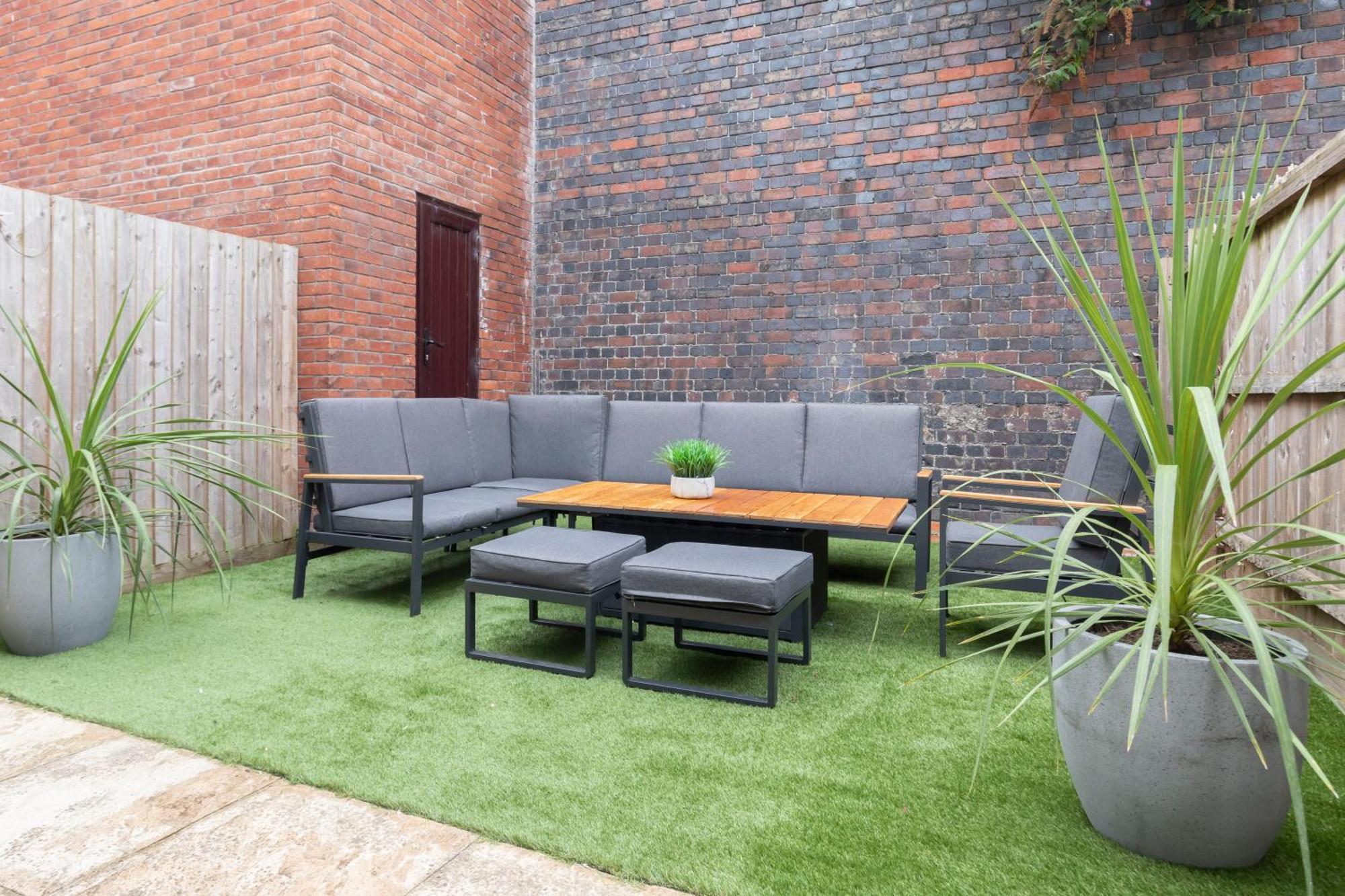 Modern Four Bedroom Four Bathroom Home Cheltenham Esterno foto